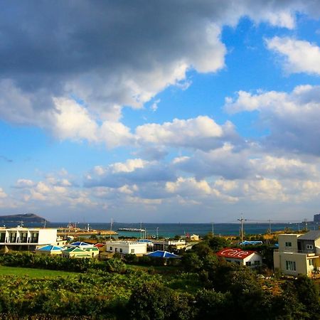 Dongdong Guesthouse Jeju Bagian luar foto